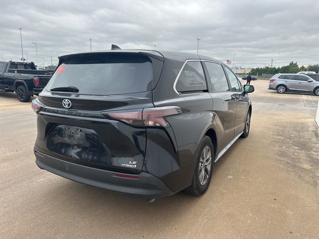 2024 Toyota Sienna LE