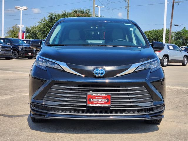 2024 Toyota Sienna LE