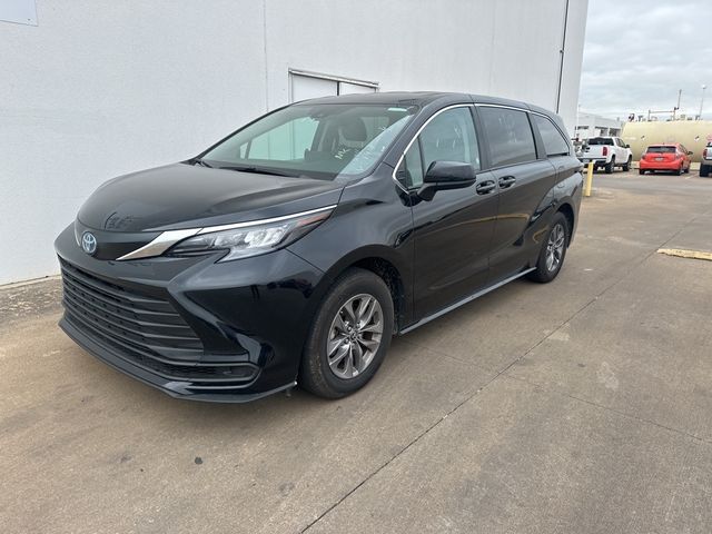 2024 Toyota Sienna LE