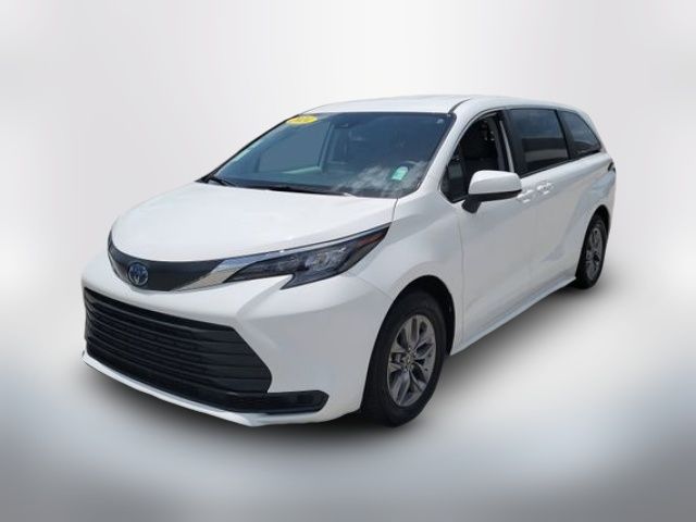 2024 Toyota Sienna LE