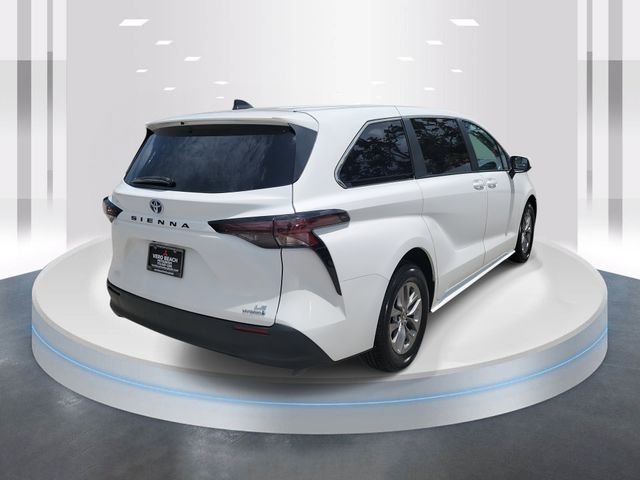 2024 Toyota Sienna LE