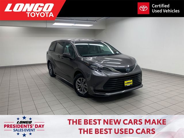 2024 Toyota Sienna LE