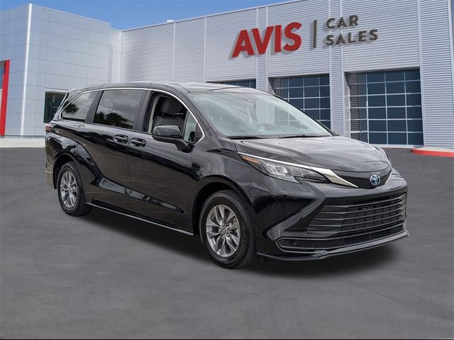 2024 Toyota Sienna LE