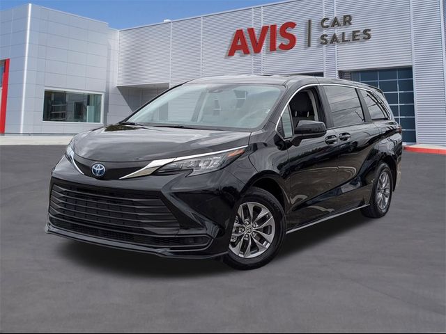 2024 Toyota Sienna LE