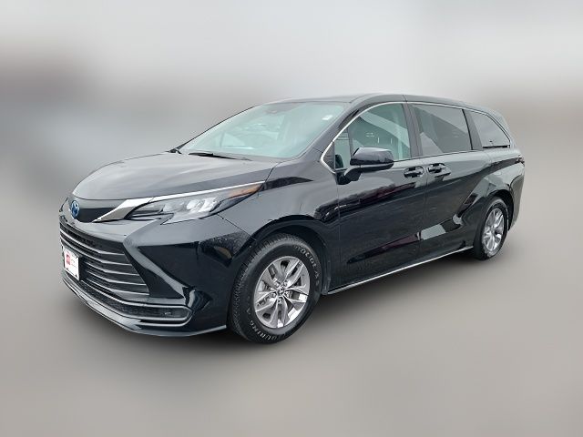 2024 Toyota Sienna LE