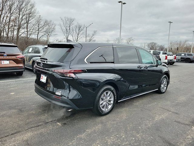 2024 Toyota Sienna LE