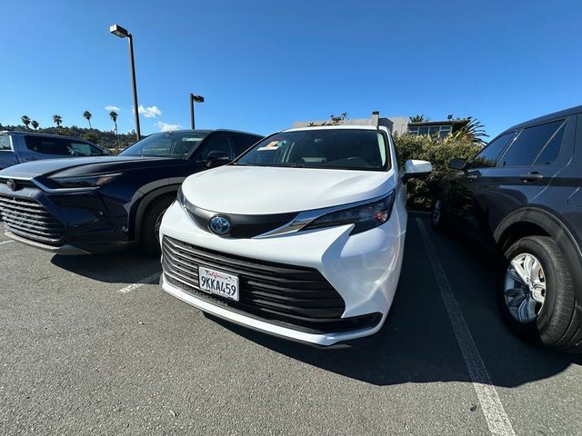 2024 Toyota Sienna LE