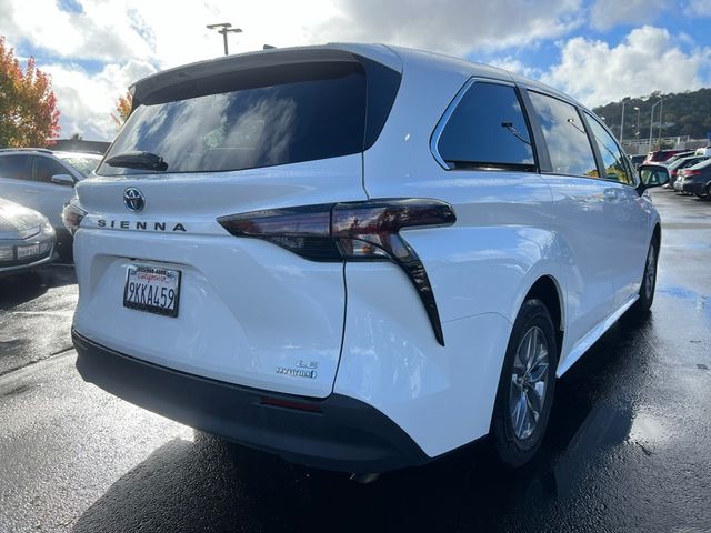 2024 Toyota Sienna LE