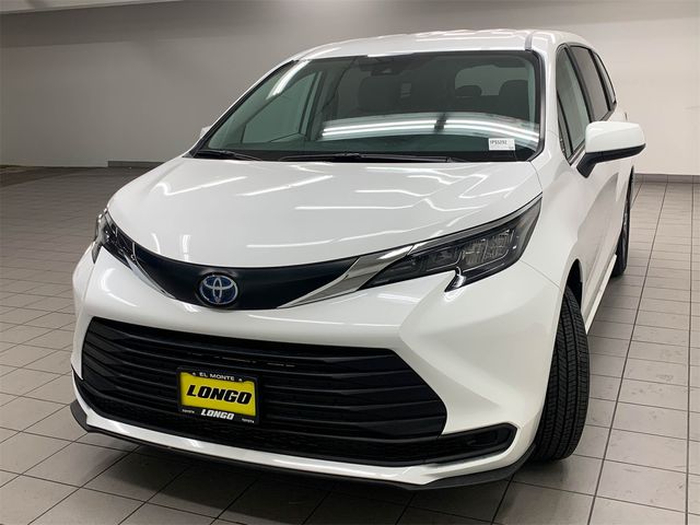 2024 Toyota Sienna LE