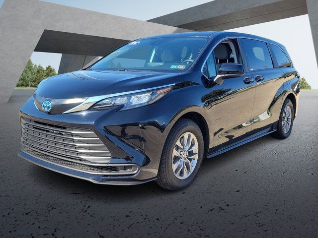 2024 Toyota Sienna LE