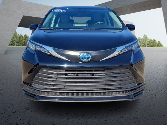 2024 Toyota Sienna LE