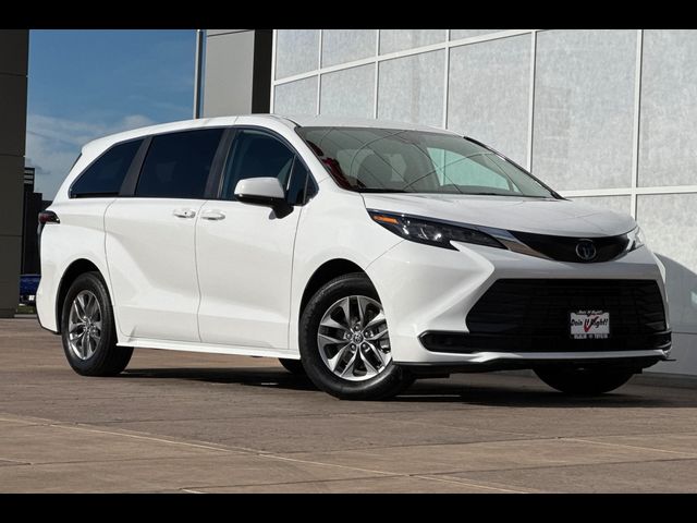 2024 Toyota Sienna LE