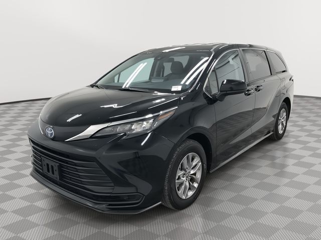 2024 Toyota Sienna LE