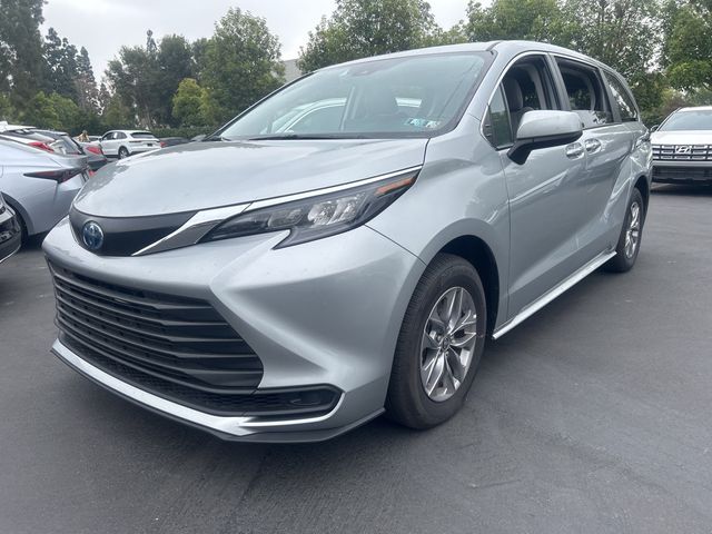 2024 Toyota Sienna LE