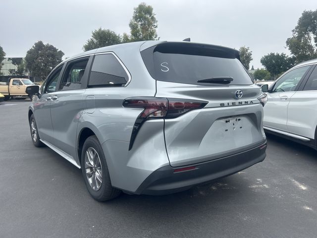 2024 Toyota Sienna LE