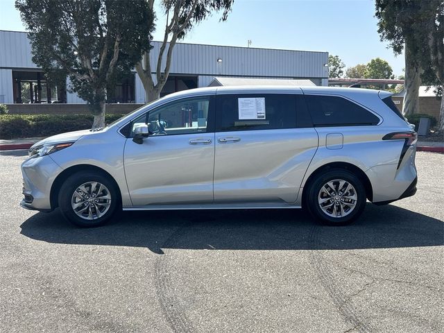 2024 Toyota Sienna LE