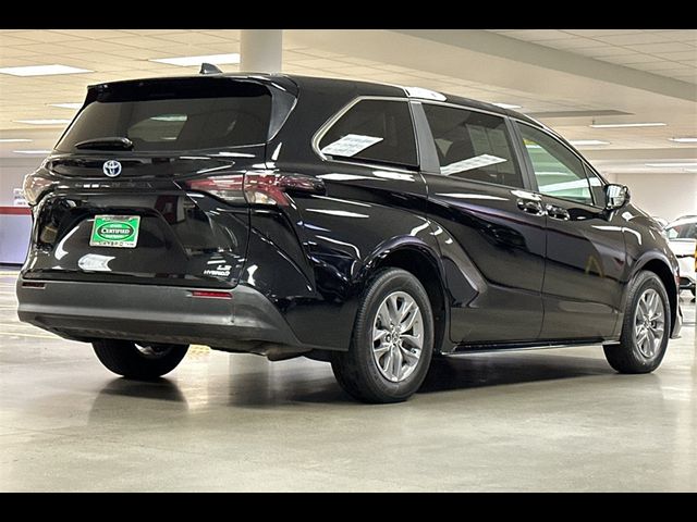 2024 Toyota Sienna LE