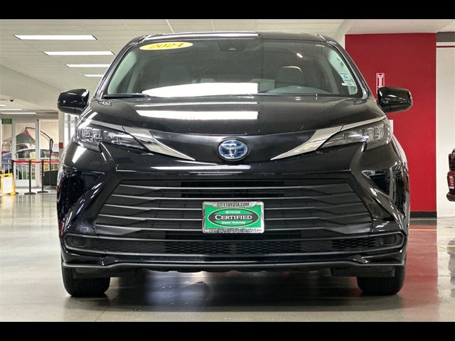 2024 Toyota Sienna LE