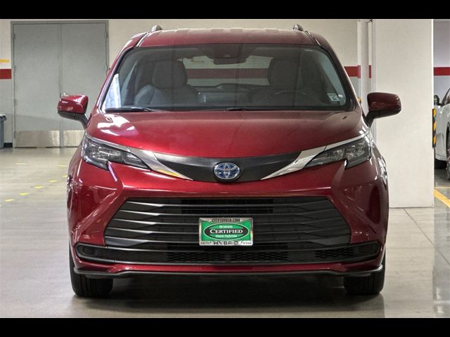 2024 Toyota Sienna LE