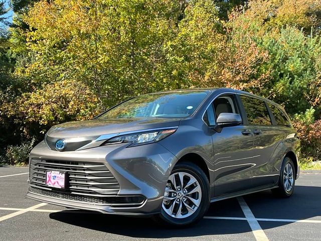 2024 Toyota Sienna LE