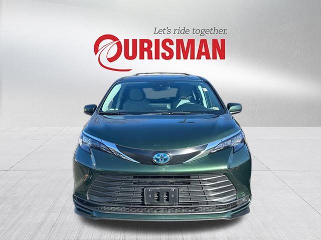 2024 Toyota Sienna LE