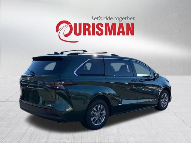2024 Toyota Sienna LE