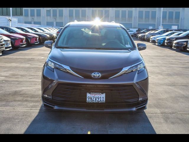 2024 Toyota Sienna LE