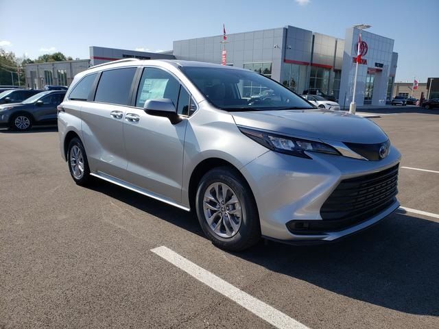 2024 Toyota Sienna LE