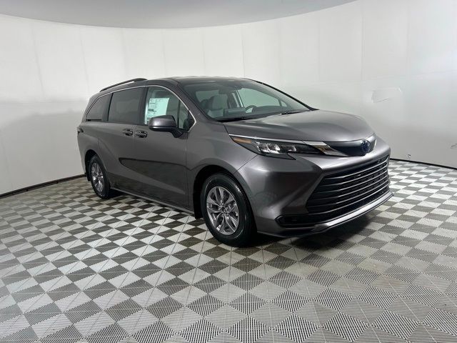 2024 Toyota Sienna LE