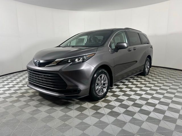 2024 Toyota Sienna LE