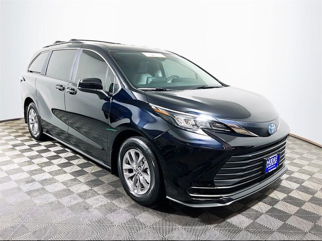 2024 Toyota Sienna LE