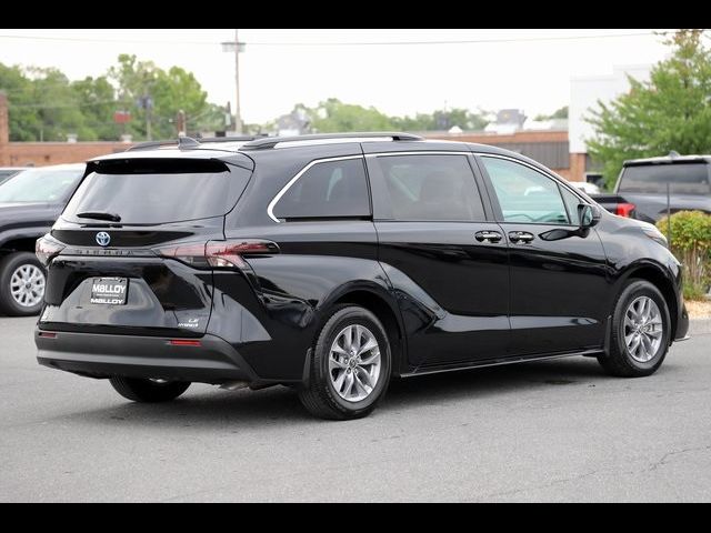 2024 Toyota Sienna LE