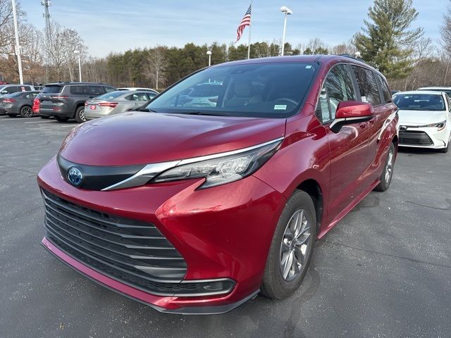 2024 Toyota Sienna LE