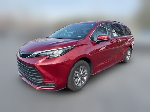 2024 Toyota Sienna LE