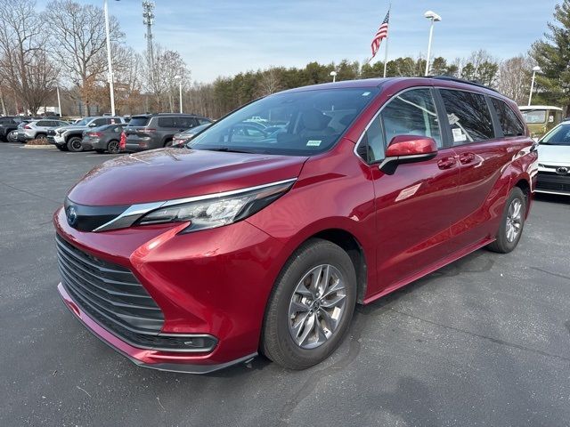 2024 Toyota Sienna LE