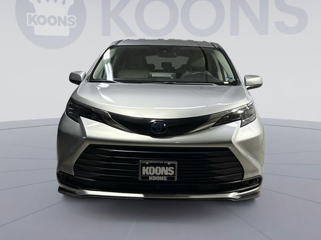 2024 Toyota Sienna LE