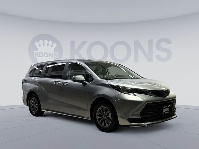 2024 Toyota Sienna LE