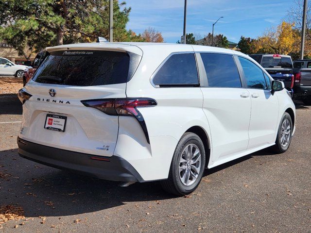 2024 Toyota Sienna LE