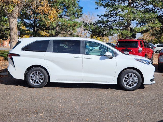 2024 Toyota Sienna LE