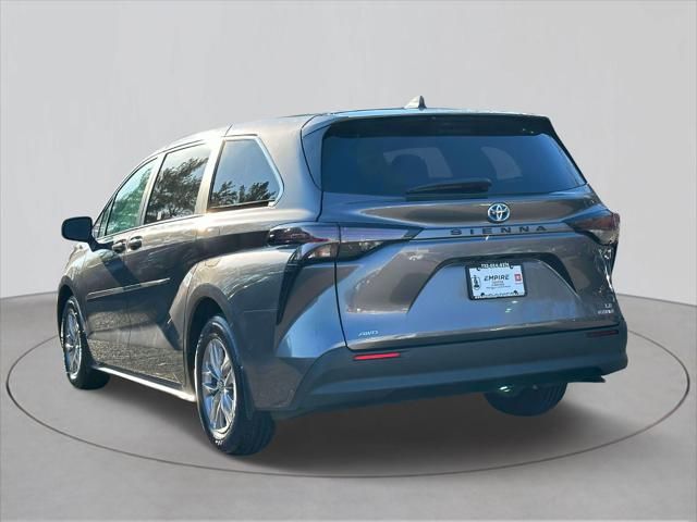 2024 Toyota Sienna LE