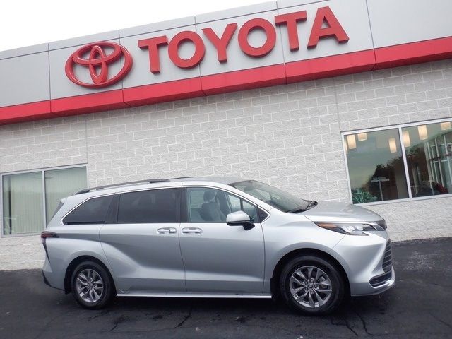 2024 Toyota Sienna LE