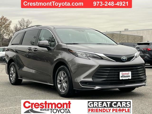 2024 Toyota Sienna LE