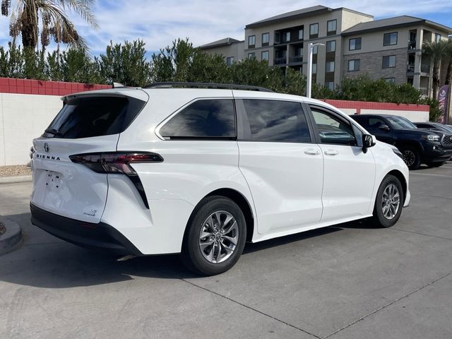 2024 Toyota Sienna LE