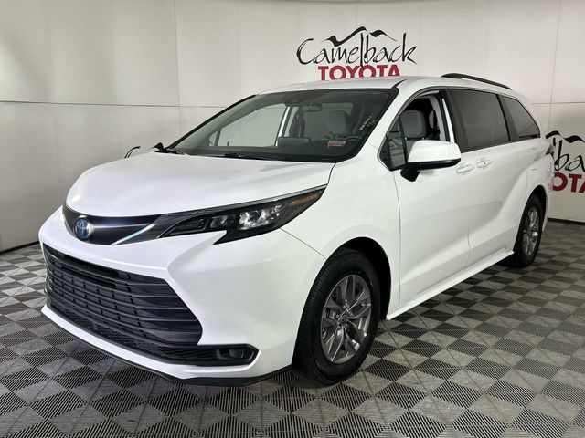 2024 Toyota Sienna LE