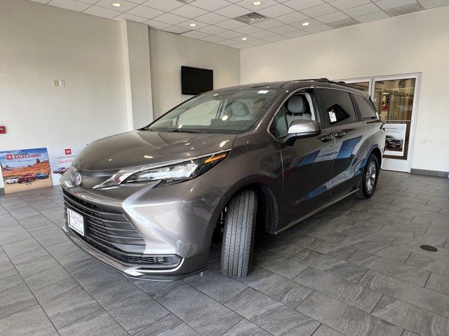 2024 Toyota Sienna LE