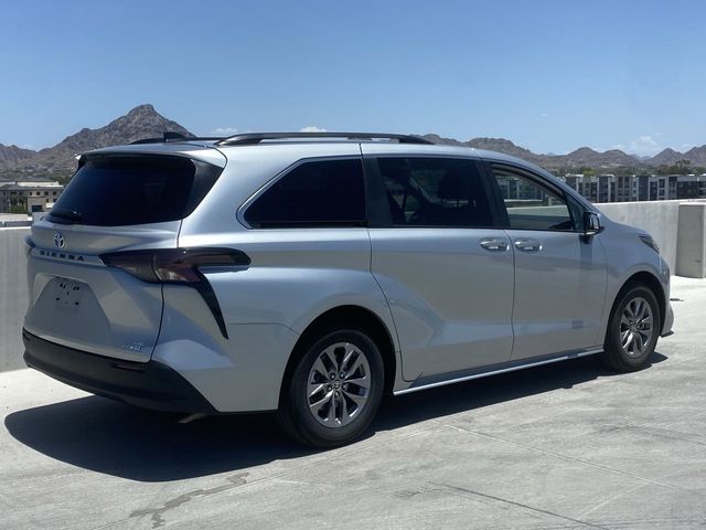 2024 Toyota Sienna LE