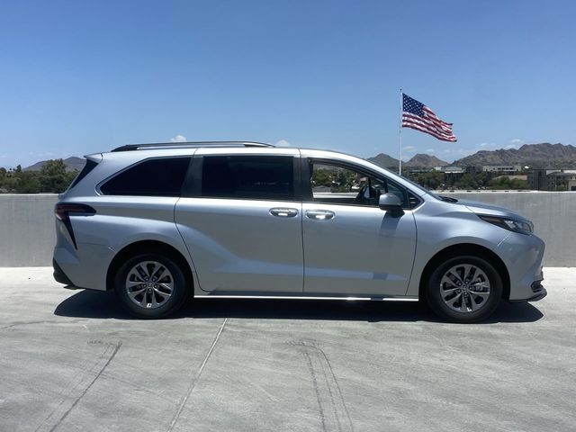 2024 Toyota Sienna LE