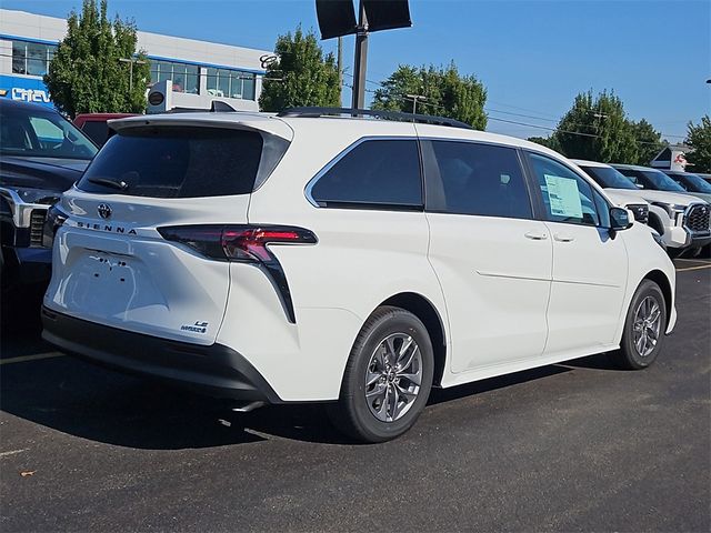 2024 Toyota Sienna LE