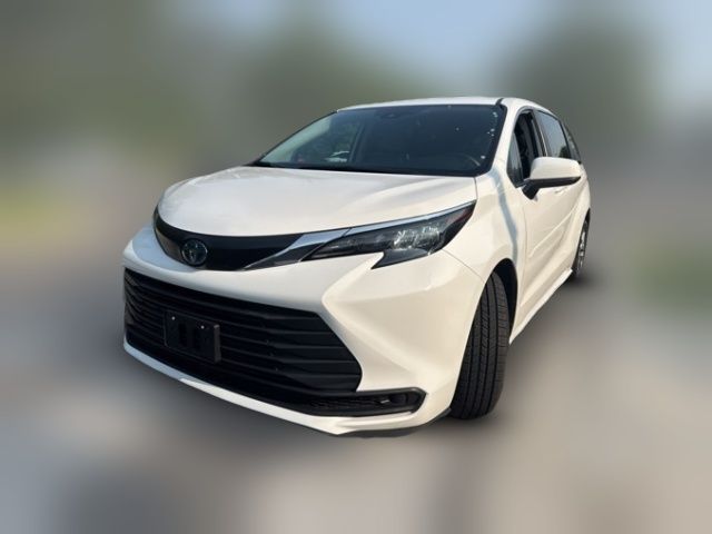 2024 Toyota Sienna LE