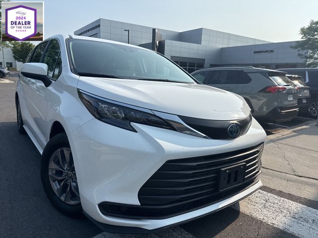 2024 Toyota Sienna LE